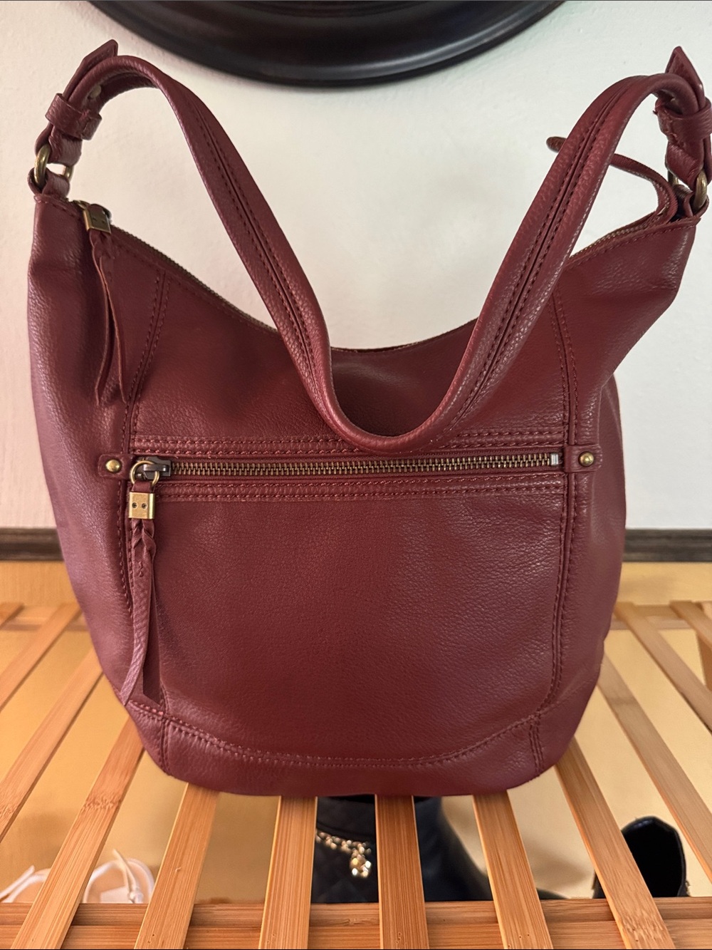 Women’s Leather Shoulder Bag in Burgundy